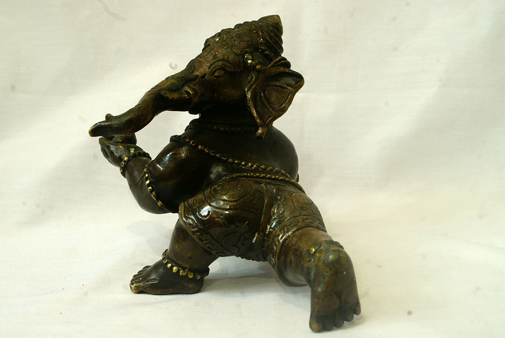 Exquisite And Rare Nepali Brass Ganesh Statue - Perfect For Gifting And Home Décor At An Affordable Price