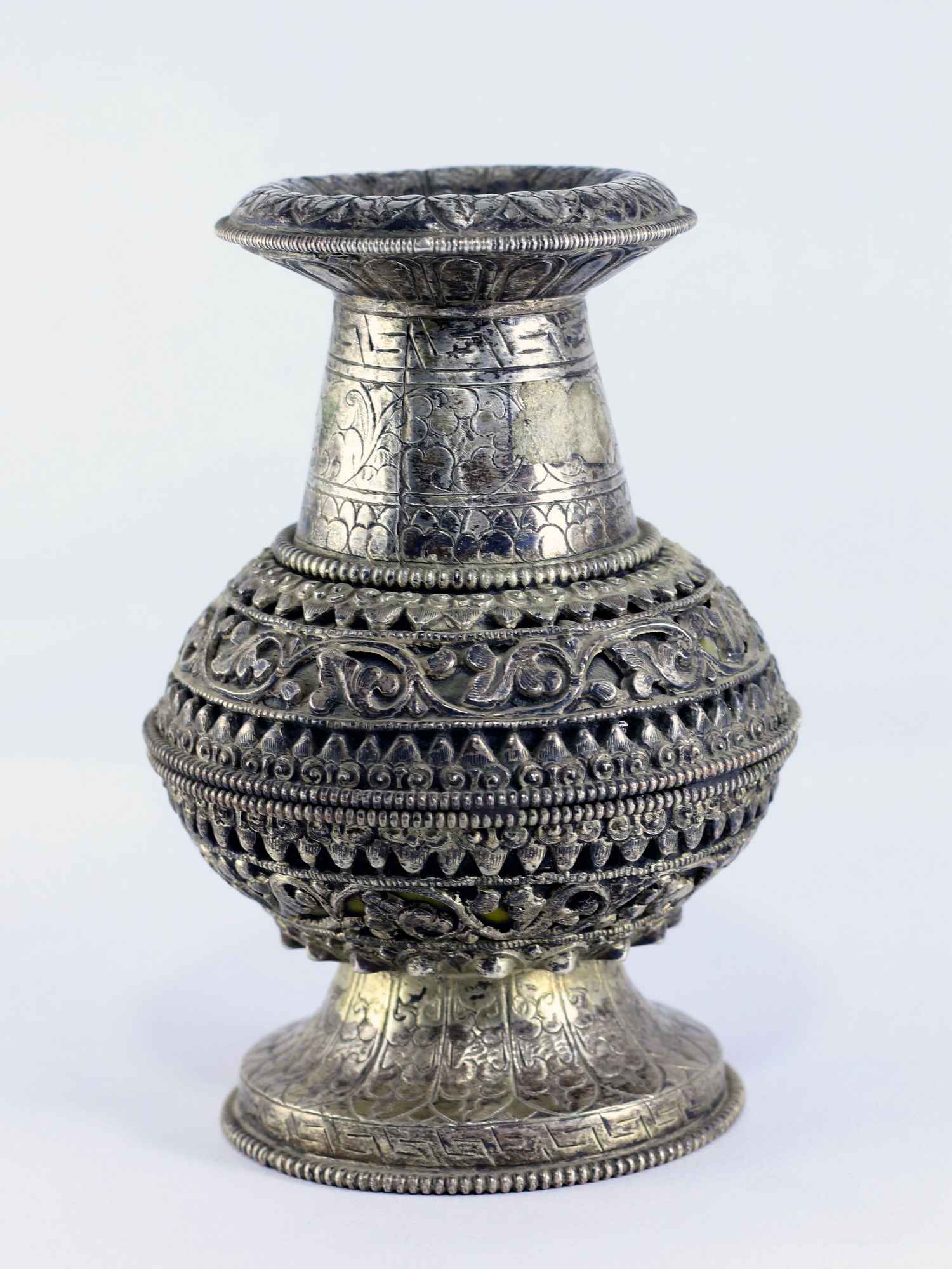 Silver Tibetan Flower Vase : Vase Over Imitation Amber Vol 1