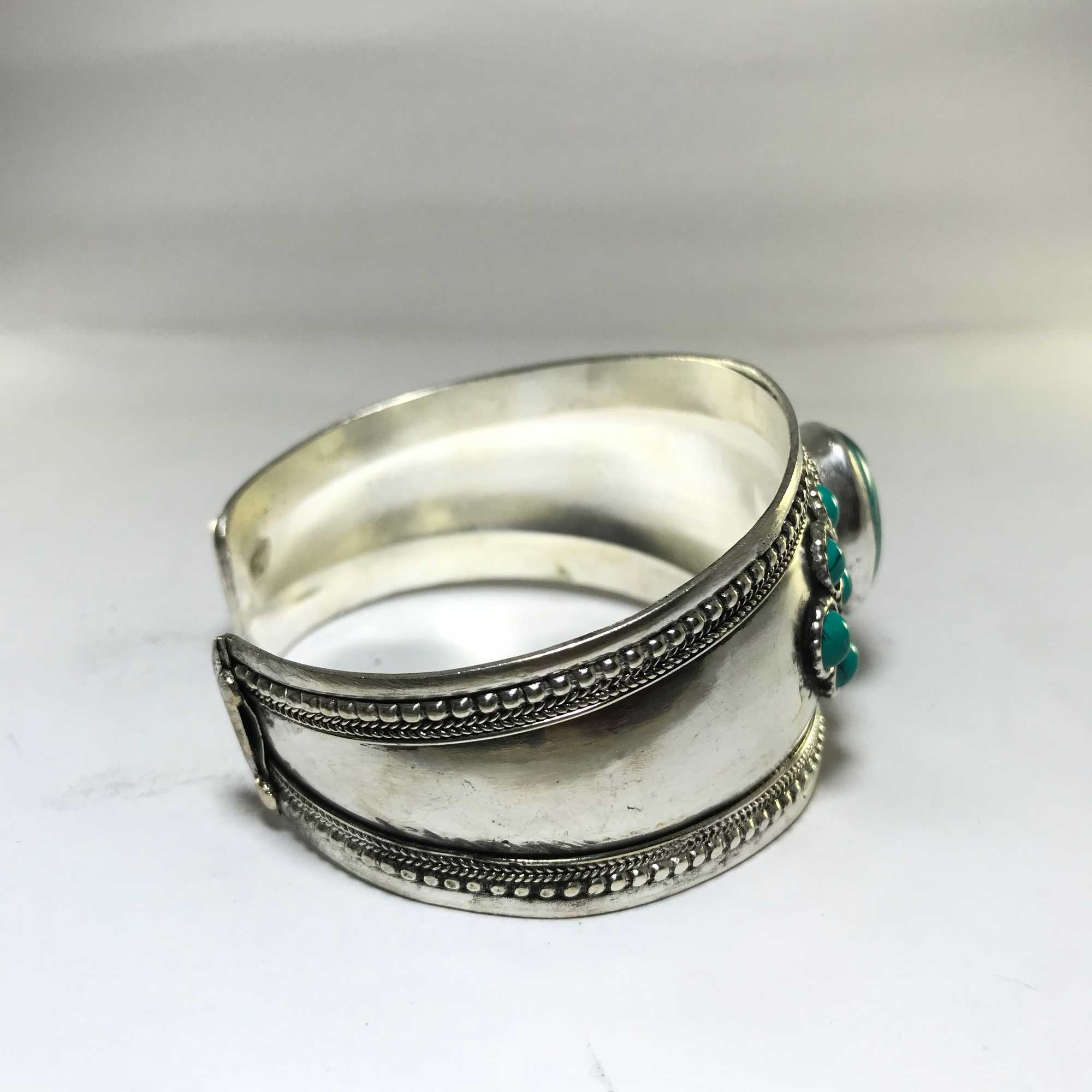 Metal Bracelet With Stone Setting
