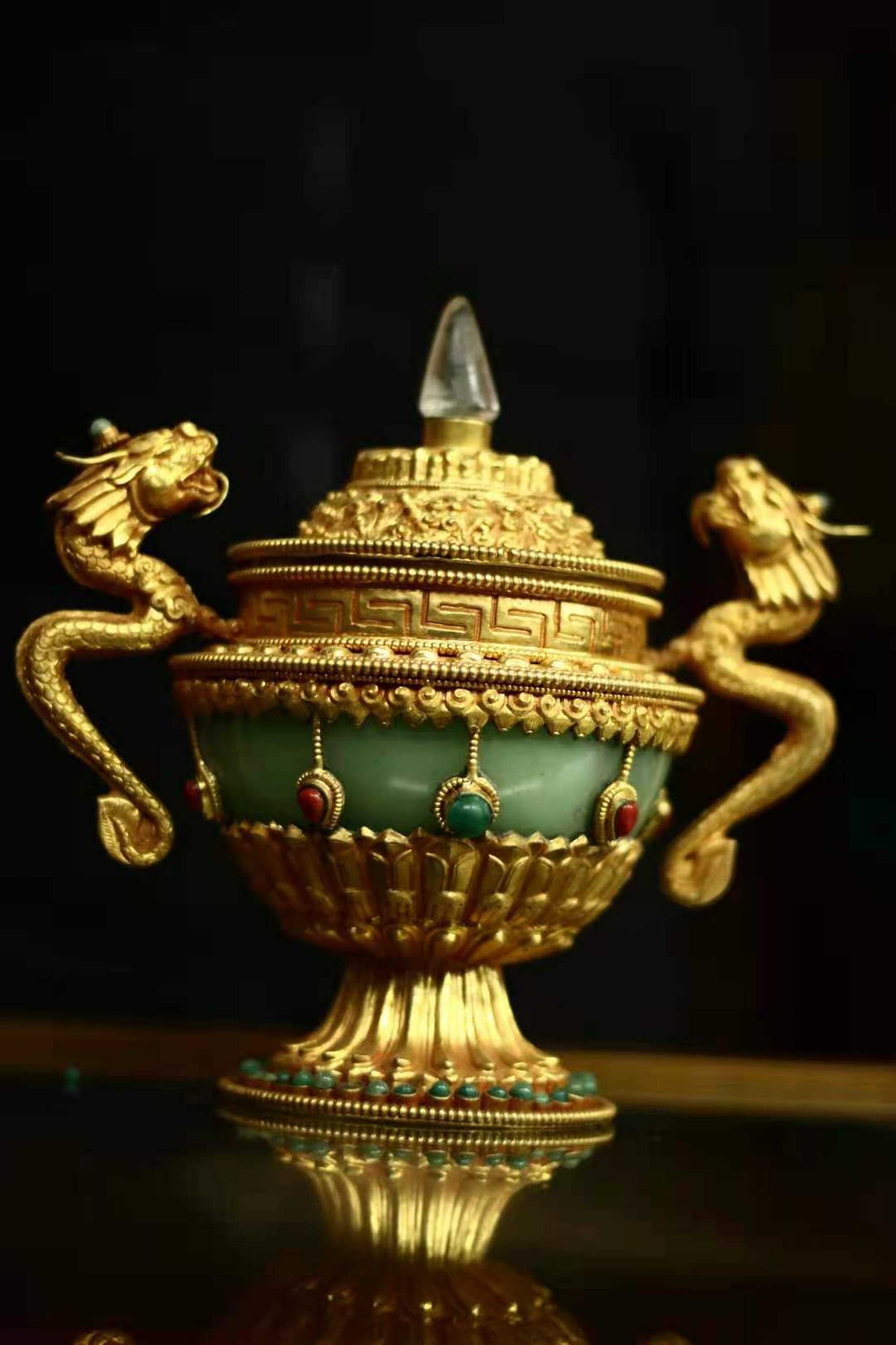 Imitation Jade Dophor, Nesi, Vessel For <span Style=
