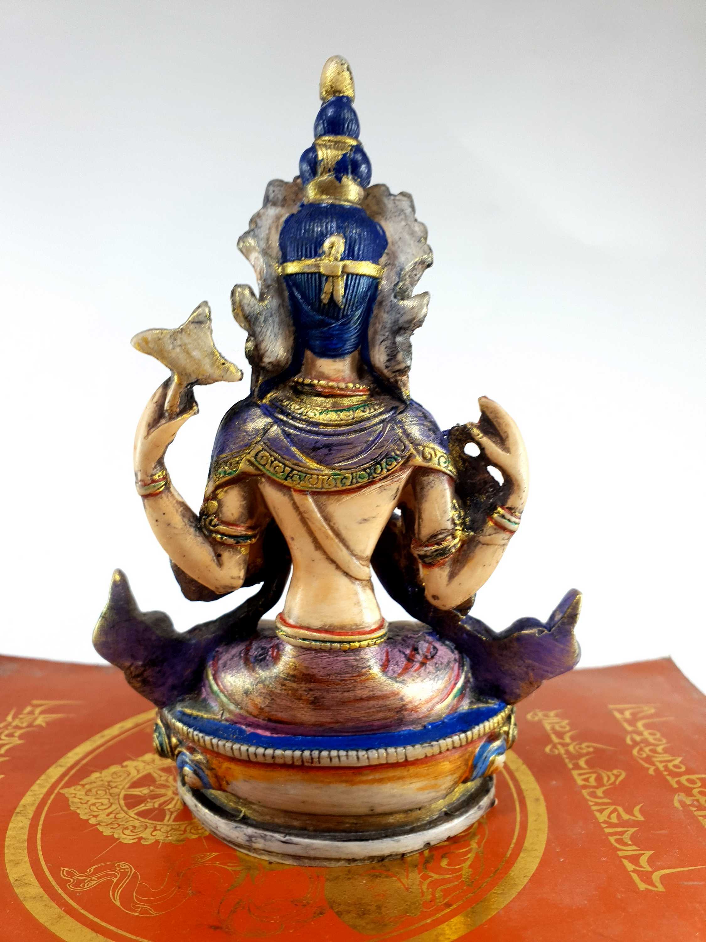 Resin Statue <span Style=