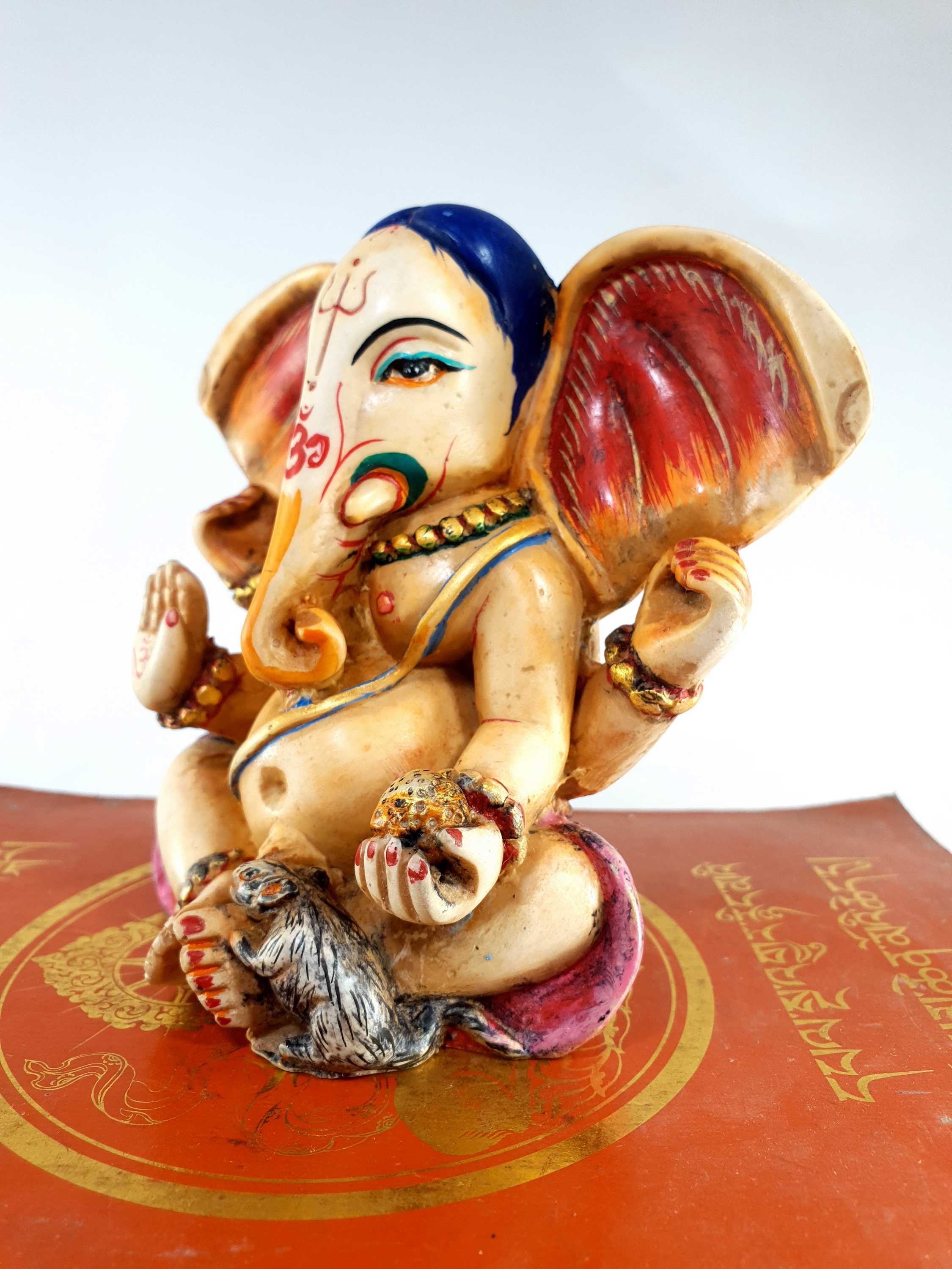Resin Statue <span Style=