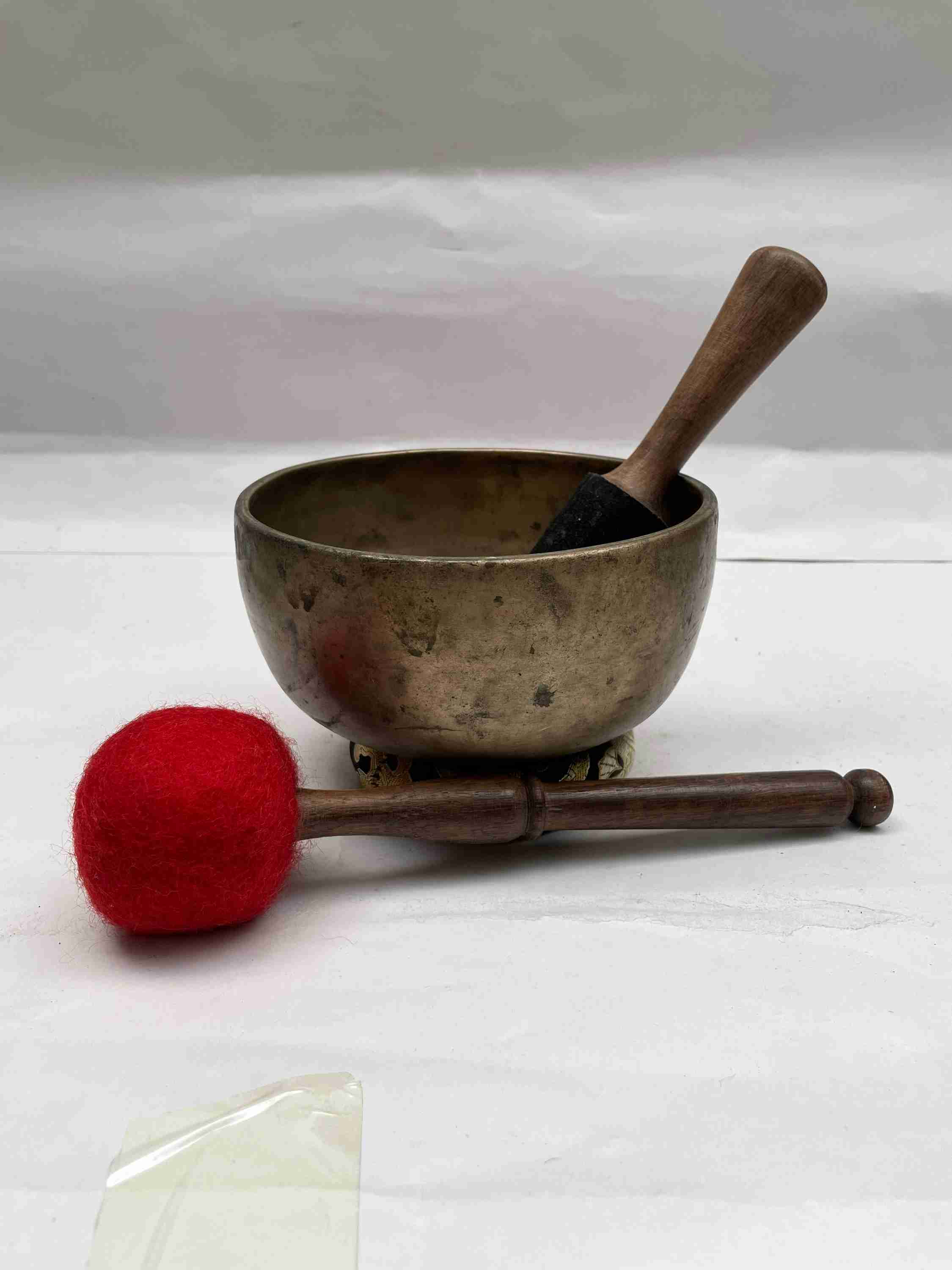 old, Buddhist Hand Beaten kopre Singing Bowl, With Plain, select Accessories