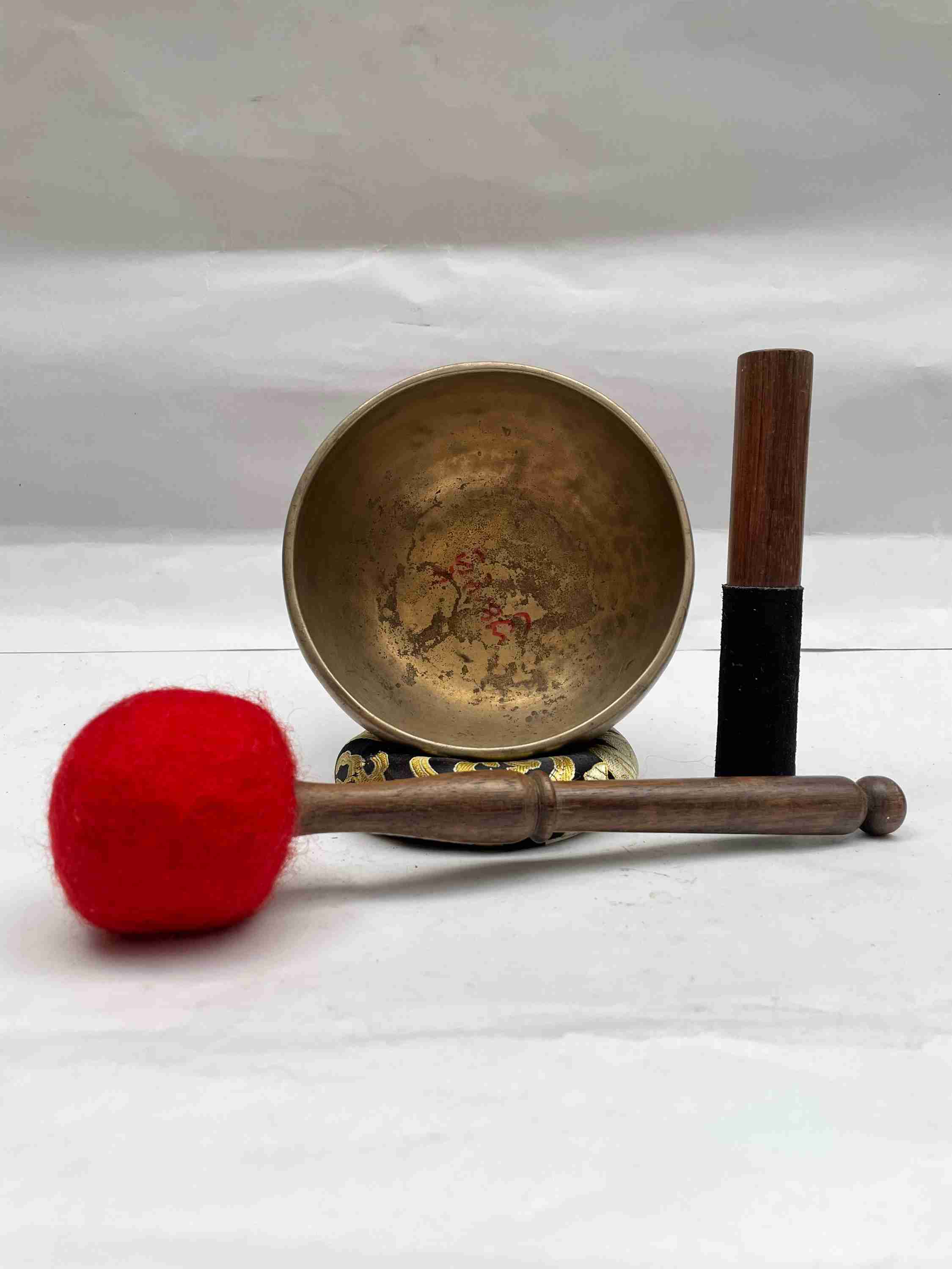 old, Buddhist Hand Beaten kopre Singing Bowl, With Plain, select Accessories