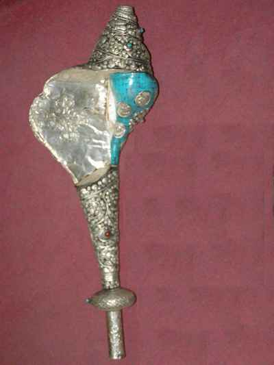 Conch Shell With White Metal