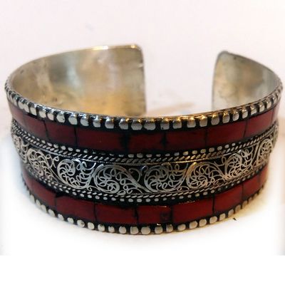 Siku Metal Bracelet With Red Stone Setting
