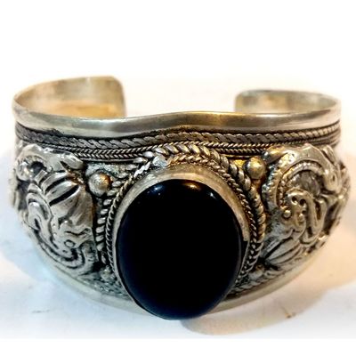 Dragon Metal Bracelet With Imitation Onex Centre