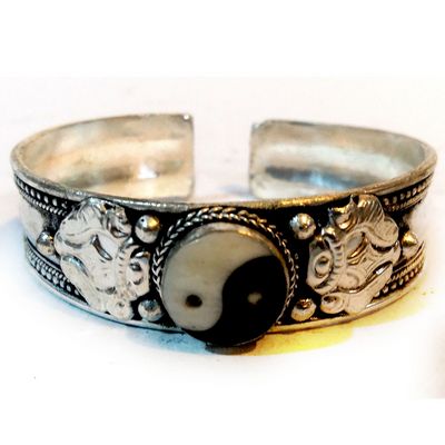 Doje Metal Bracelet With Yin Yang