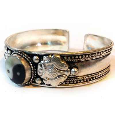 Doje Metal Bracelet With Yin Yang