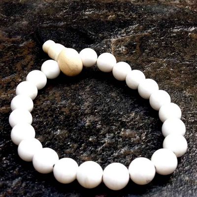 8mm Shell Bead Bracelet
