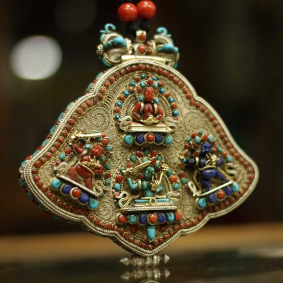 Silver Ghau With Siku Desize And [stone Setting] With Aparimita, Khadga Pani, With 8 Different Buddhist Gods, [sold]