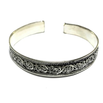 Metal Bracelet With Siku Designq