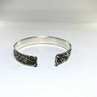 Metal Bracelet With Siku Designq
