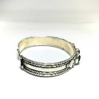 Metal Bracelet With Five Stone