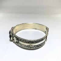 Metal Bracelet With Five Stone