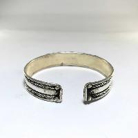 Metal Bracelet With Five Stone