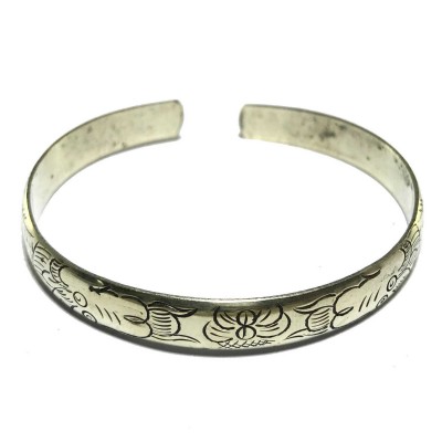 Metal Bracelet With Carving