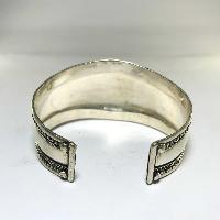 Metal Bracelet With Stone Setting
