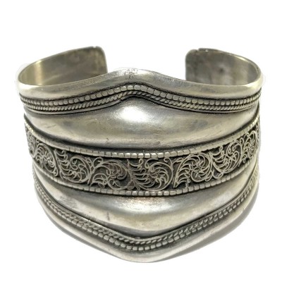 Metal Bracelet With Siku Design