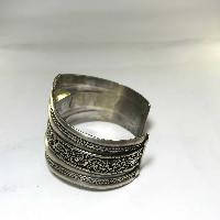 Metal Bracelet With Siku Design