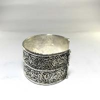 Metal Bracelet With Siku Design