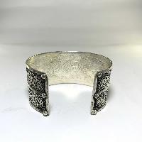 Metal Bracelet With Siku Design