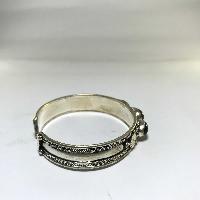Metal Bracelet With Three Stones