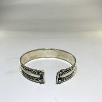 Metal Bracelet With Three Stones