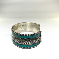Metal Bracelet With [stone Setting] And Siku