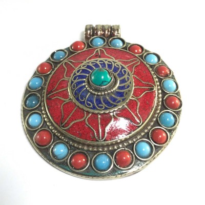 White Metal Pendant With Stone Setting