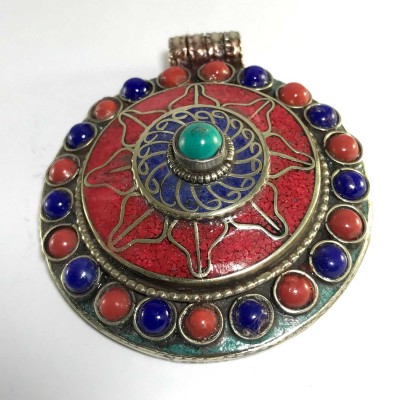 White Metal Pendant With Stone Setting