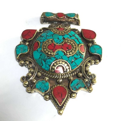 White Metal Pendant With Stone Setting