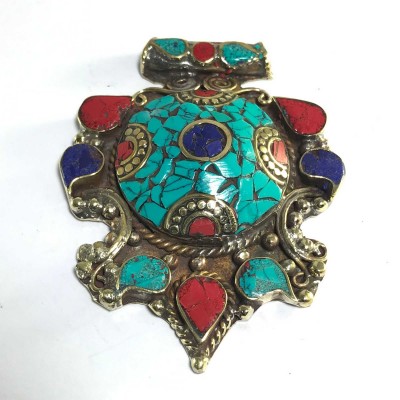 White Metal Pendant With Stone Setting