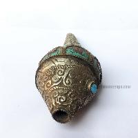 Conch Shell With Om Mani Padme Hum, And Stone Setting, [green And White Color]