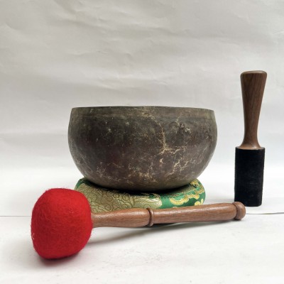[old] Hand Beaten Bronze [kopre] Singing Bowl With [antique], [select Accessories]