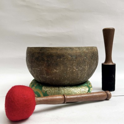 [old] Hand Beaten Bronze [kopre] Singing Bowl With [antique], [select Accessories]