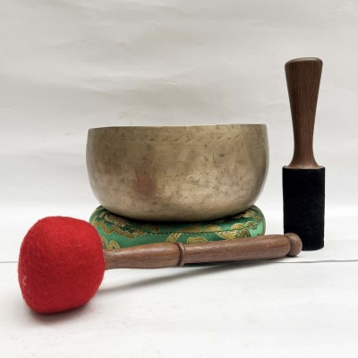 [old] Hand Beaten Bronze [kopre] Singing Bowl With [antique], [select Accessories]