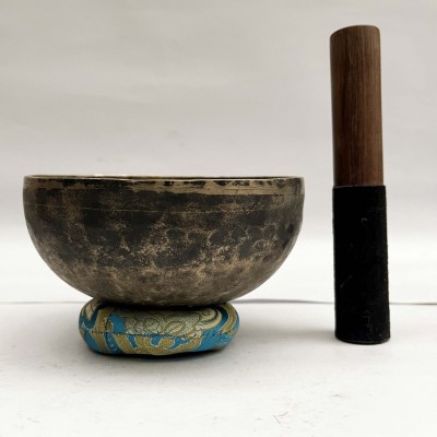 [old] Hand Beaten Bronze [kopre] Singing Bowl With [antique], [select Accessories]