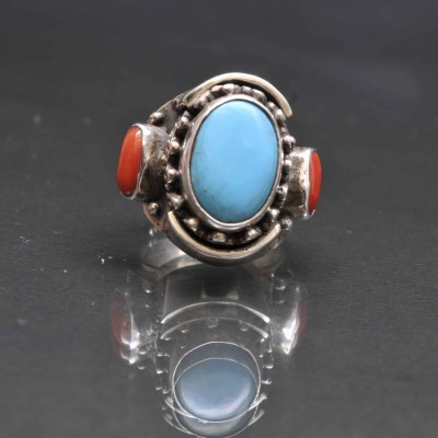 Designer Silver Jewellery With Red Coral, Blue Tortoise Double Side Red Middle Blue Design ( Us Size 8)