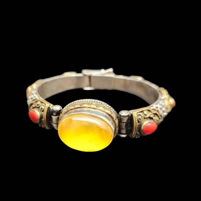 Metal Bracelet With [stone Setting] Amber And Coral