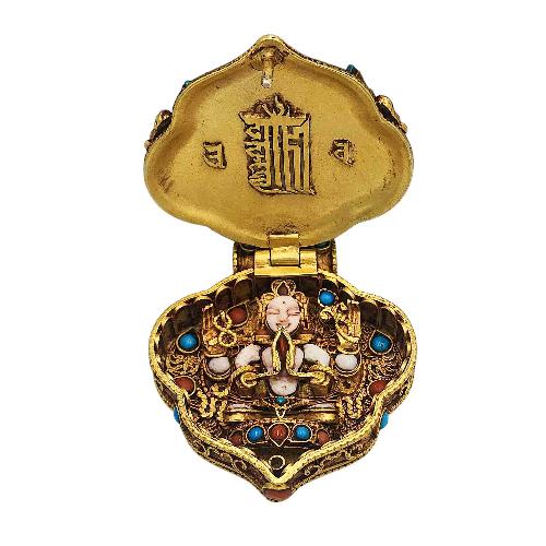 [silver] Tibetan Ghau Box With [cheppu], [gold Plated] And [stone Setting]